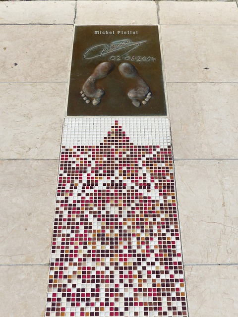 众多强者中 众多强者中